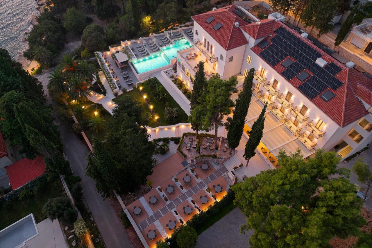 Moeesy, Blue & Oasis Hotel