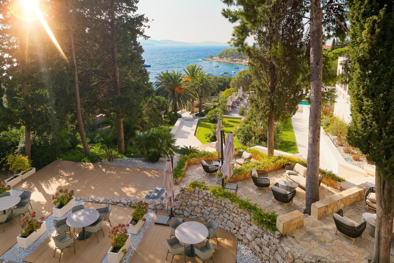 Moeesy, Blue & Oasis Hvar Town