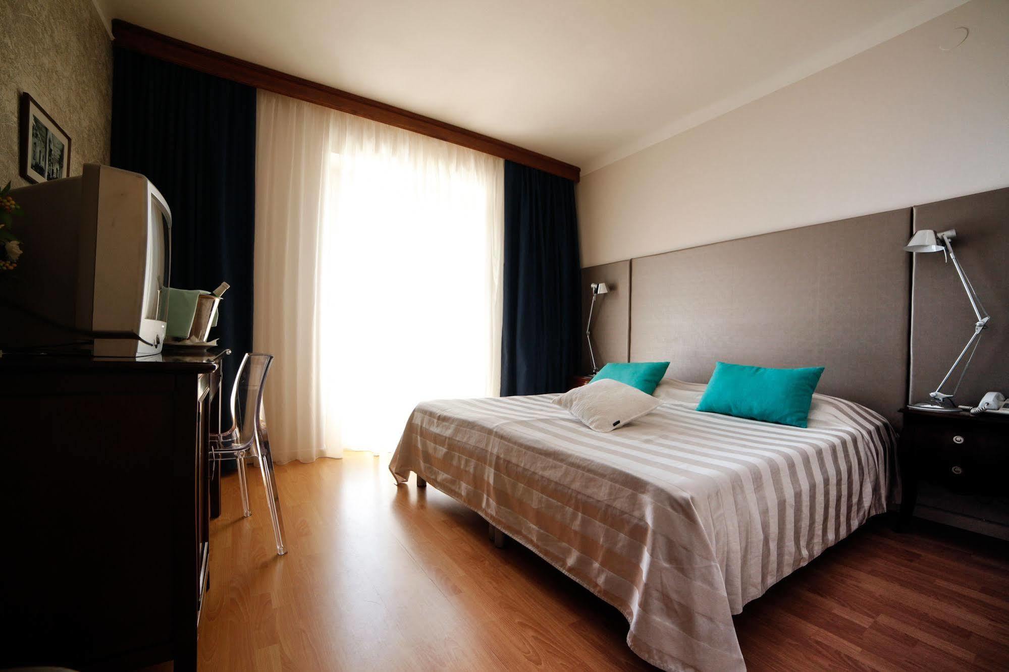 Moeesy, Blue & Oasis Hotel Hvar Town